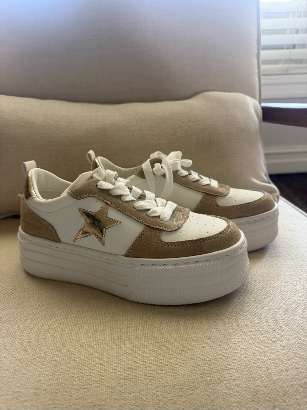 Vintage Havana White, Tan & Gold Platform Star Sneakers